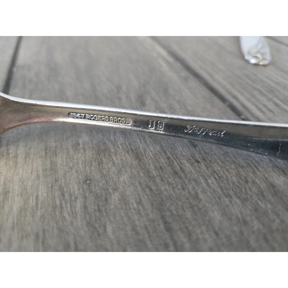 Vintage 1847 Rogers Bros Daffodil Silverplate Dinner Forks 7-1/2